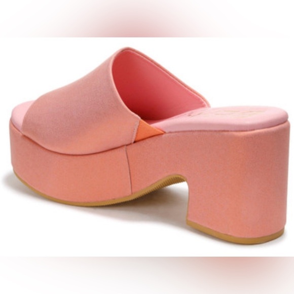 🩷🧡👡Beach by Matisse "Frosted Coral" Shimmer Chunky Platform Sandals
SZ 10 NWT🧡🩷 - Picture 3 of 14